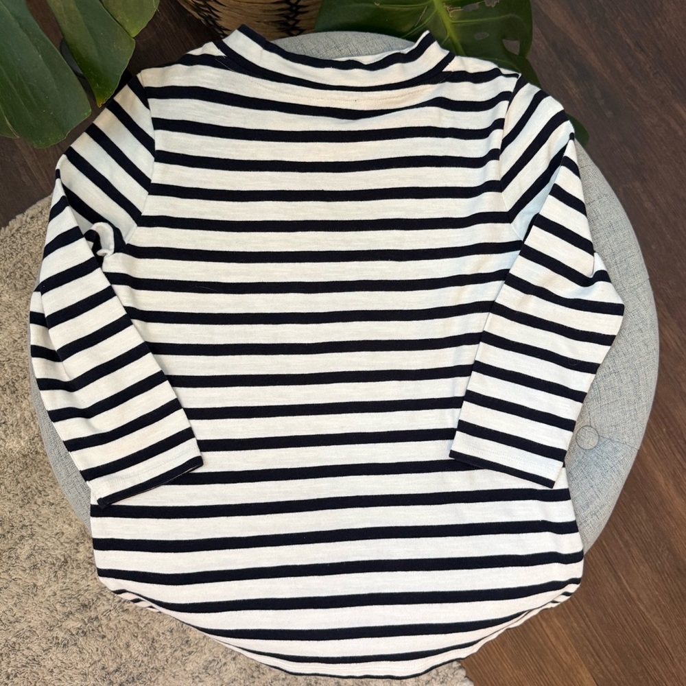 TALBOTS MOCKNECK BUTTON SHOULDER TEE STRIPE OHH LALA NAVY BLUE WHITE SIZE MEDIUM - Picture 3 of 7